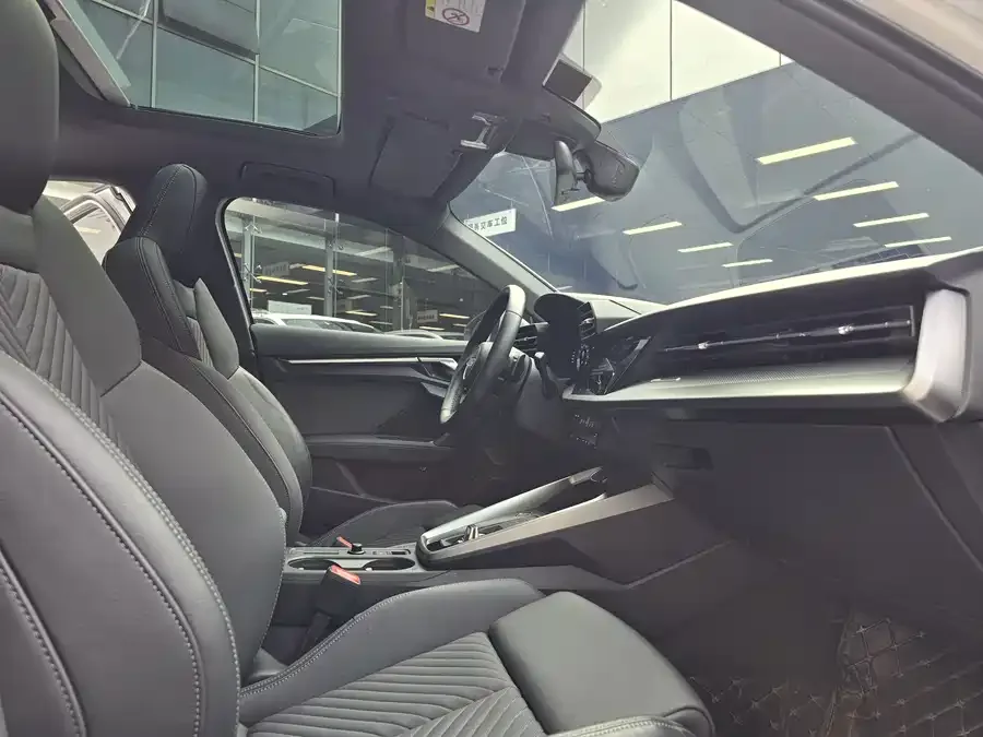Audi A3 2022 Sportback 35 TFSI Fashionable and Elegant 2023 — миниатюра 3