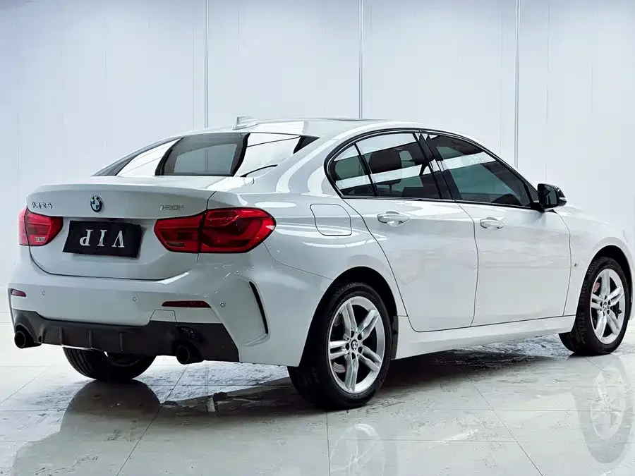 BMW 1 series BMW 1 Series 2021 120i M Sport Night Edition 2022 — миниатюра 3