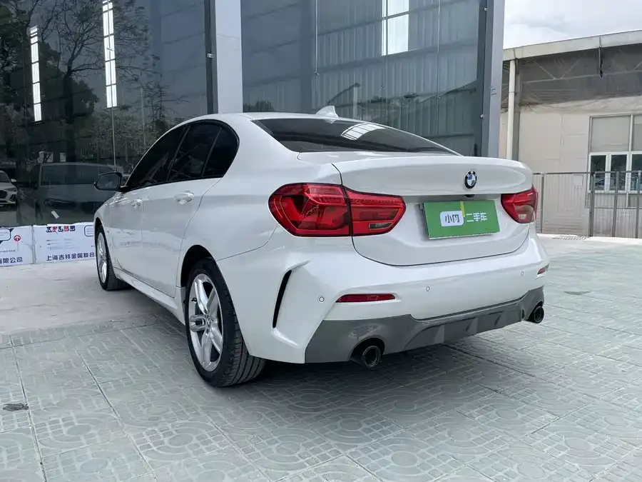 BMW 1 series BMW 1 Series 2022 120i M Sport Night Edition 2022 — миниатюра 3