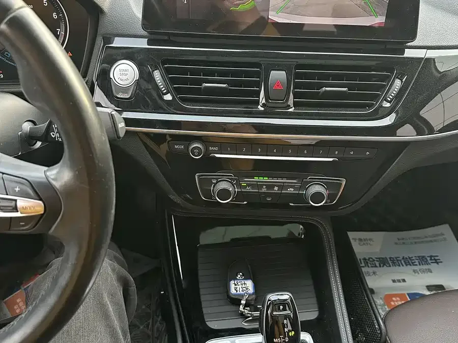 BMW 1 series BMW 1 Series 2021 facelift 120i M Sport Night Edition 2022 — миниатюра 3