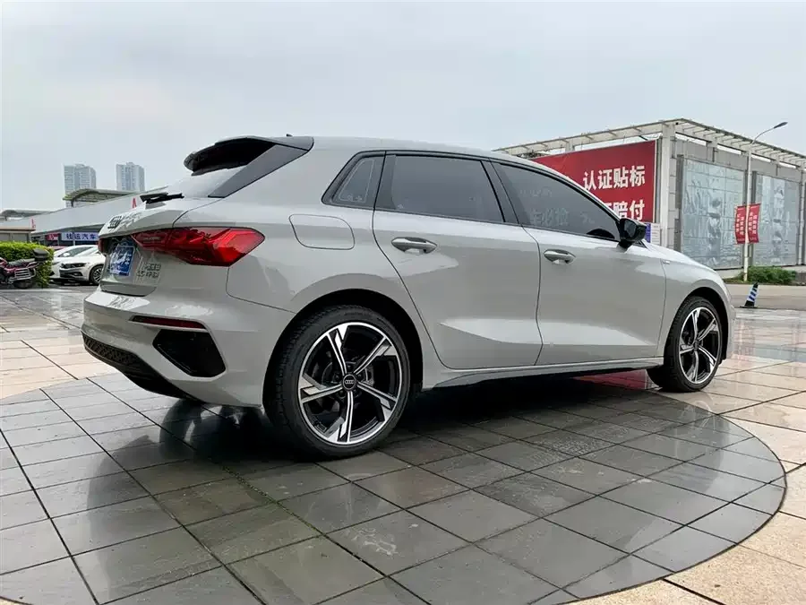 Audi A3 2023 facelift Sportback 35 TFSI luxury sports model 2023 — миниатюра 2