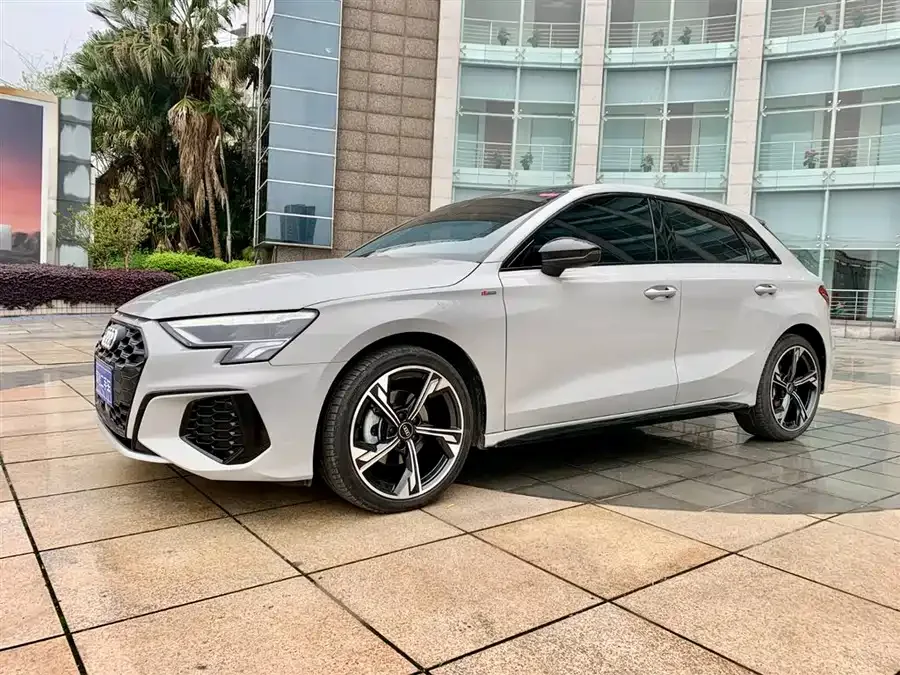 Audi A3 2023 facelift Sportback 35 TFSI luxury sports model 2023 — фото 1, купить с доставкой в Москву