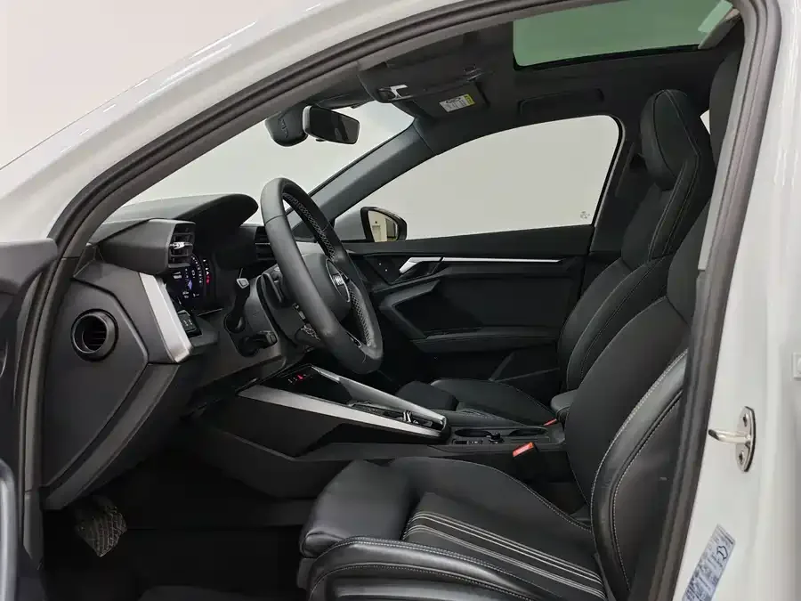 Audi A3 2022 Sportback 35 TFSI stylish and sporty 2022 — миниатюра 4