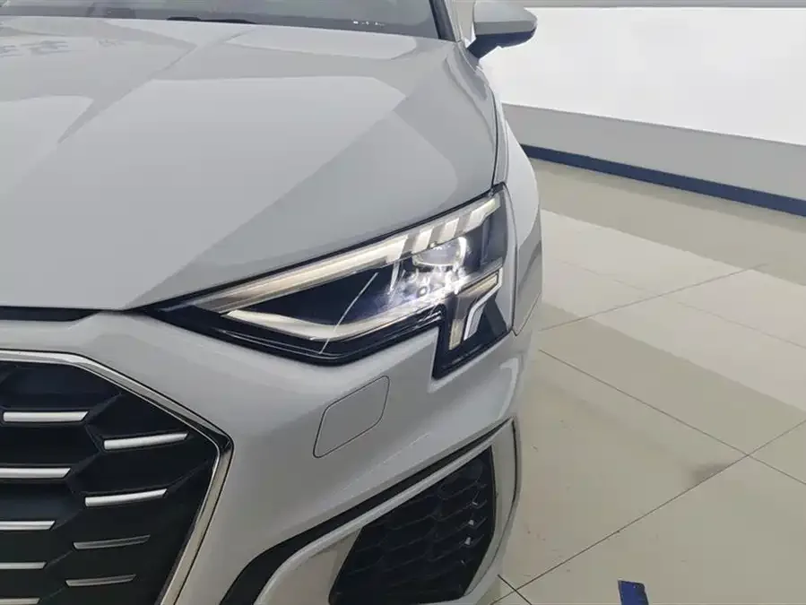 Audi A3 2022 Sportback 35 TFSI Aggressive Sports Edition 2022 — миниатюра 2