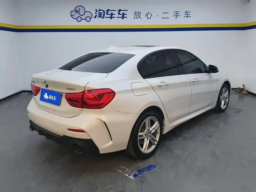 BMW 1 series BMW 1 Series 2022 120i M Sport Night Edition 2022 — миниатюра 3