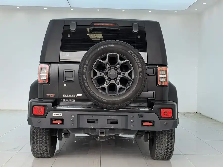 BAIC BJ40 Beijing Off-road BJ40 2023 2.0T Automatic 4WD City Hunter Edition Knight Edition 2023 — миниатюра 3