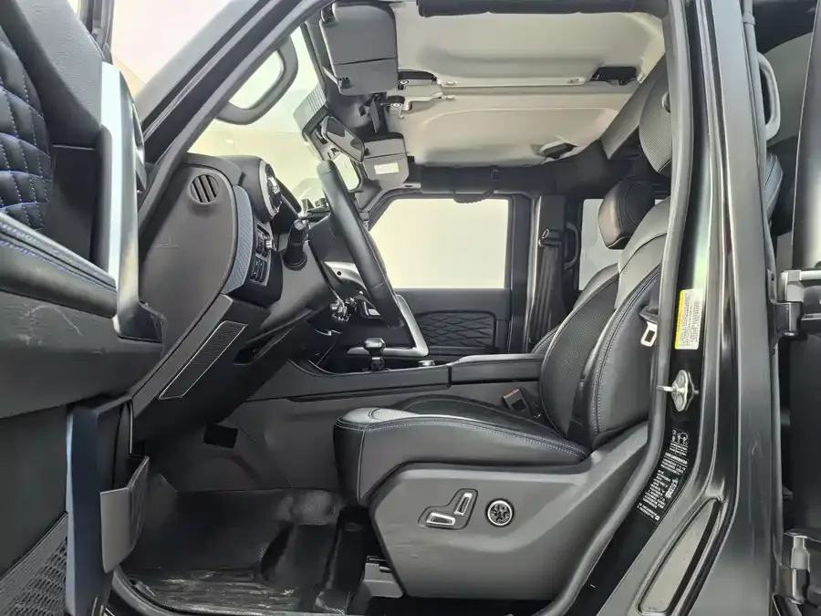 BAIC BJ40 Beijing Off-road BJ40 2023 2.0T Automatic 4WD City Hunter Edition Knight Edition 2023 — миниатюра 4