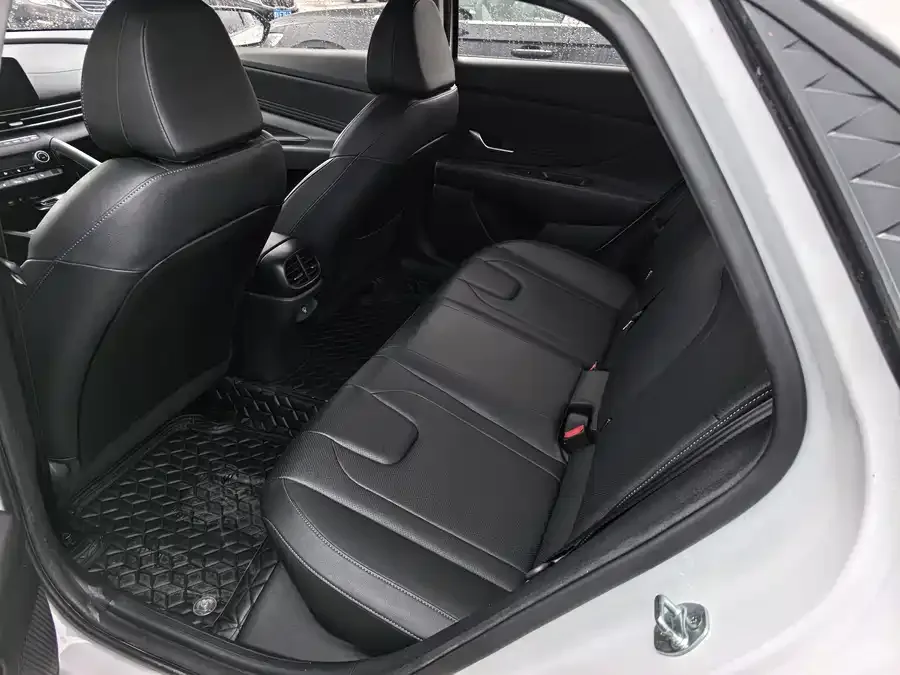 Hyundai Elantra Elantra 2023 1.5L CVT LUX Premium Edition 2024 — миниатюра 2