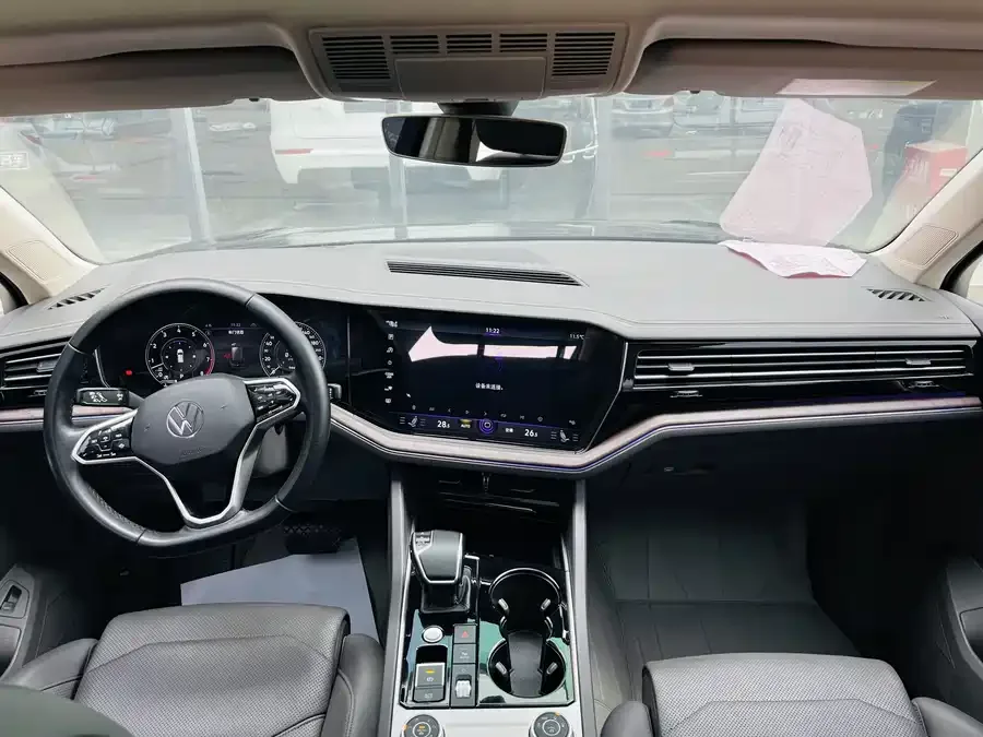 Volkswagen Touareg Touareg 2021 3.0TSI Ruixiang Edition Obsidian Sports Package 2022 — миниатюра 2
