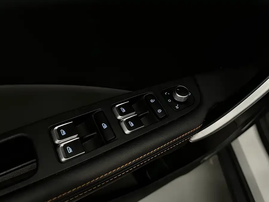 Geely Coolray SX11 Binyue 2023 1.5T DCT Platinum Edition 2024 — миниатюра 2