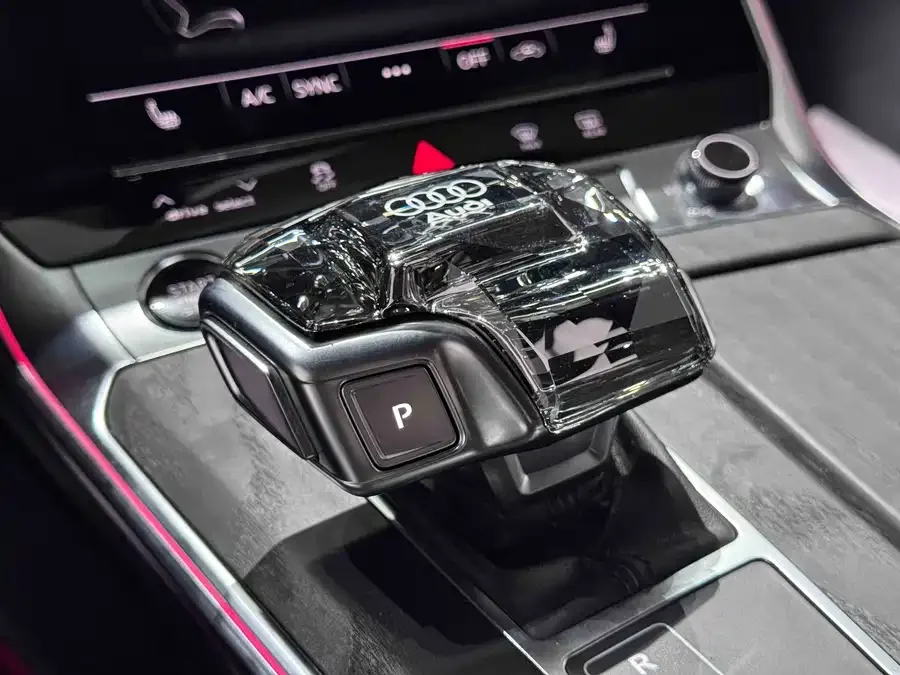 Audi A6L 2024 55 TFSI quattro exclusive dynamic model 2024 — миниатюра 3