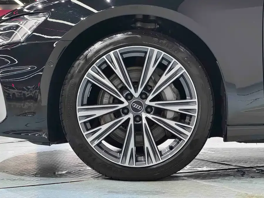 Audi A6L 2024 55 TFSI quattro exclusive dynamic model 2024 — миниатюра 5