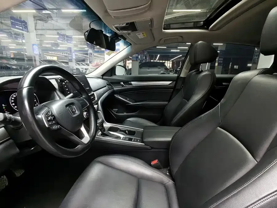 Honda Accord Accord 2022 260TURBO Deluxe Edition 2022 — миниатюра 2