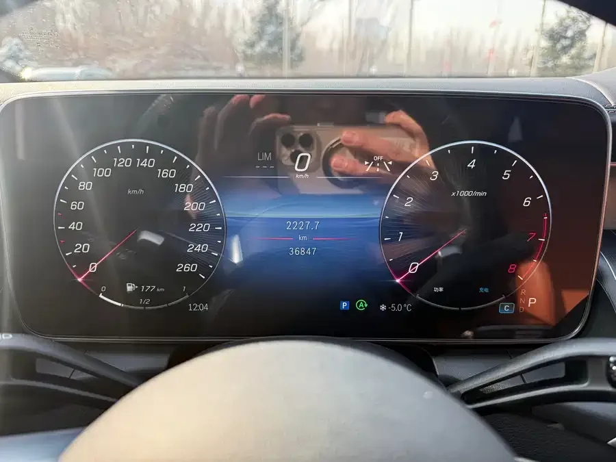 Mercedes-Benz GLC-Class Mercedes-Benz GLC 2024 GLC 260 L 4MATIC luxury 5-seater 2024 — миниатюра 5