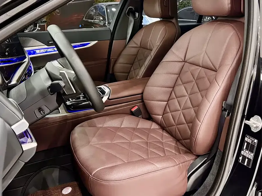 BMW 7 Series BMW 7 Series 2023 735Li Luxury Package 2024 — миниатюра 2