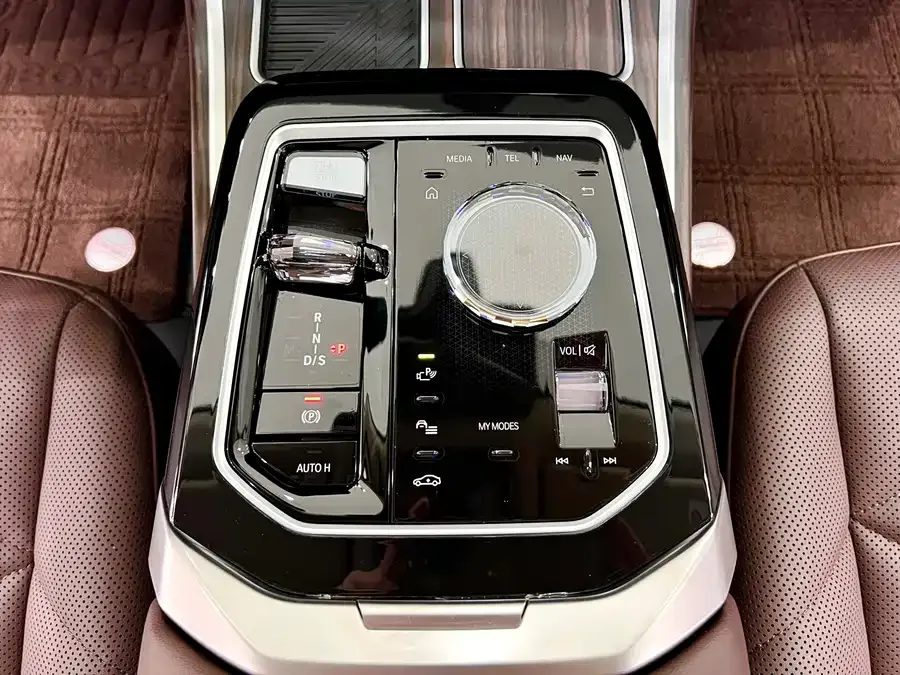 BMW 7 Series BMW 7 Series 2023 735Li Luxury Package 2024 — миниатюра 5