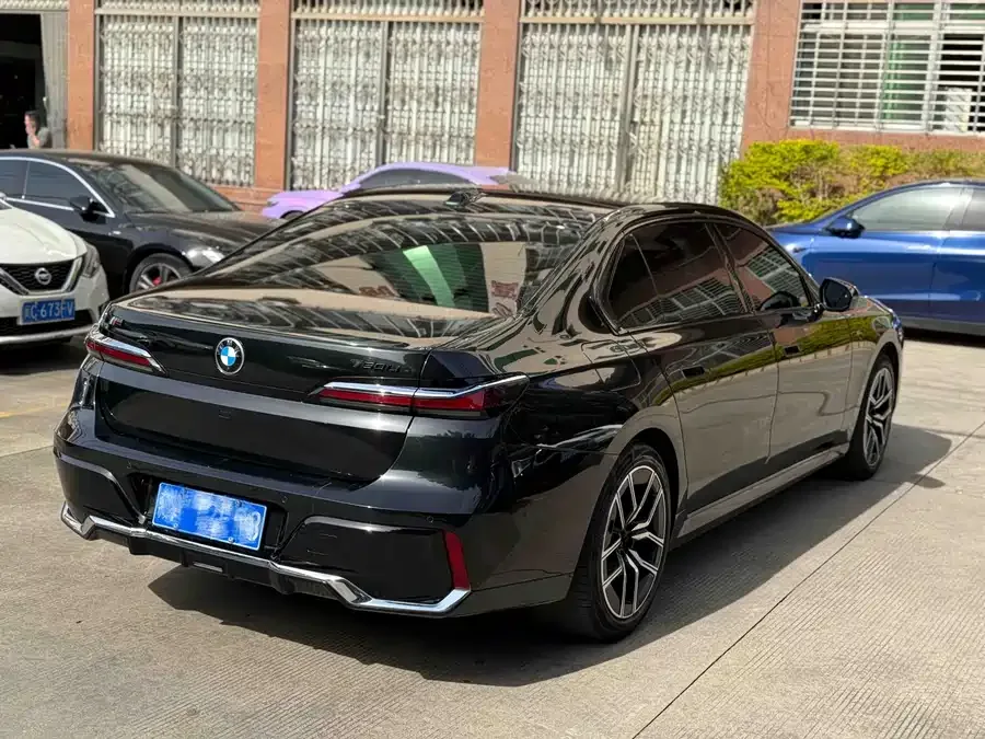 BMW 7 Series BMW 7 Series 2023 735Li M Sport Package 2023 — миниатюра 2