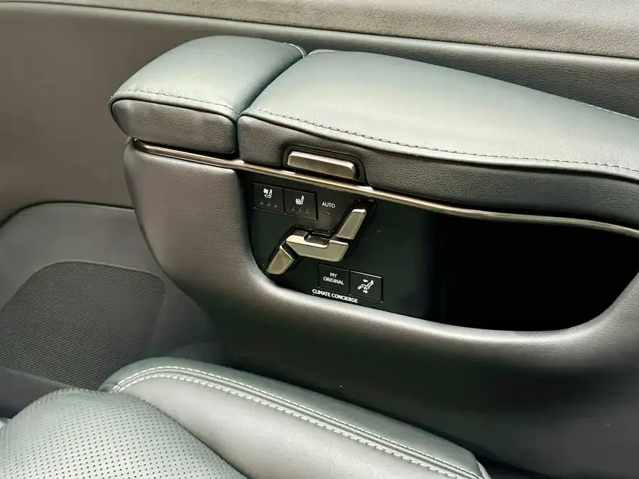 Lexus LM 2023 350h Seven-seat Elegant Edition 2024 — миниатюра 5