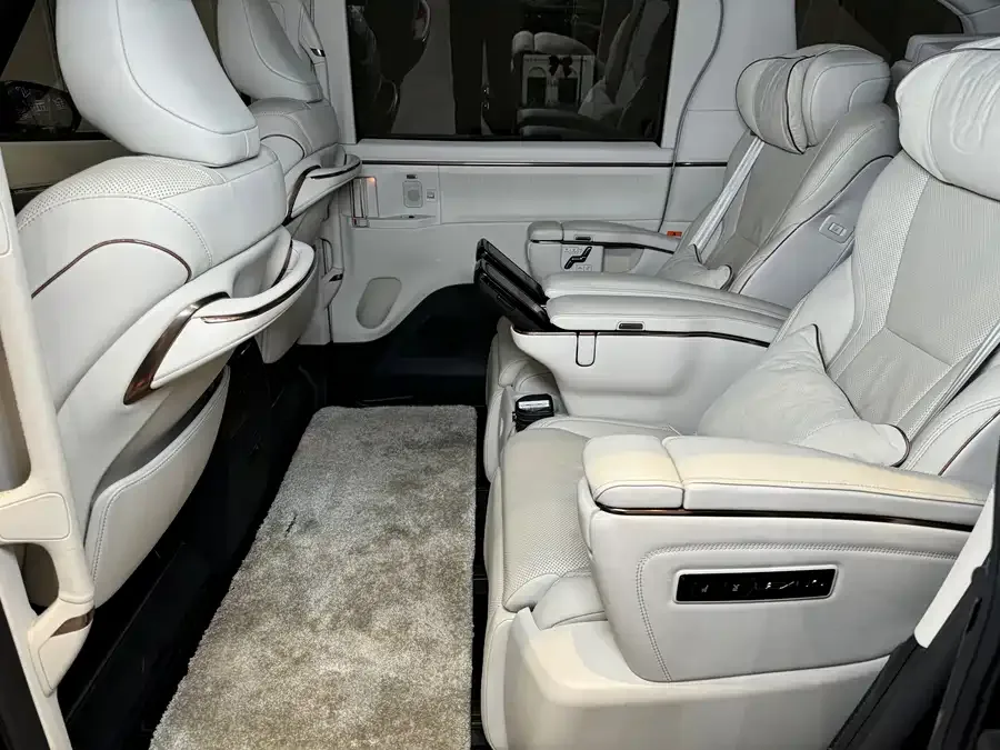 Lexus LM 2023 500h Six-seat Premium Edition 2024 — миниатюра 3