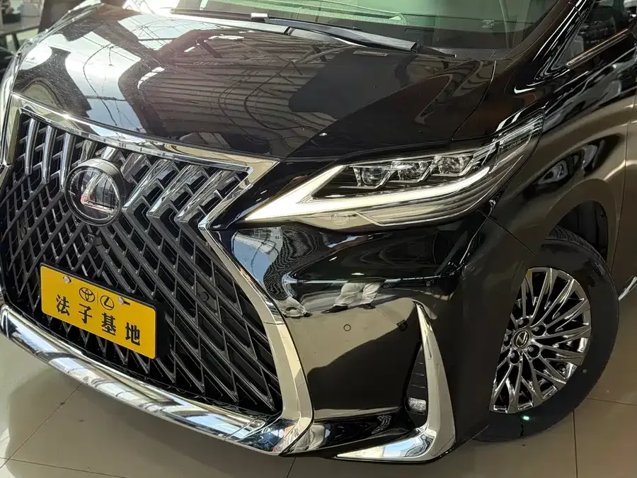 Lexus LM 2020 300h 7-seat Elegant Edition 2023 — миниатюра 2