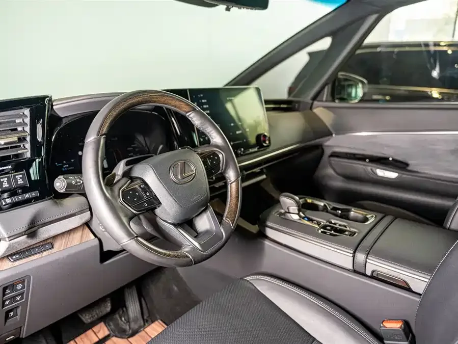 Lexus LM 2023 350h Seven-seat Elegant Edition 2024 — миниатюра 2