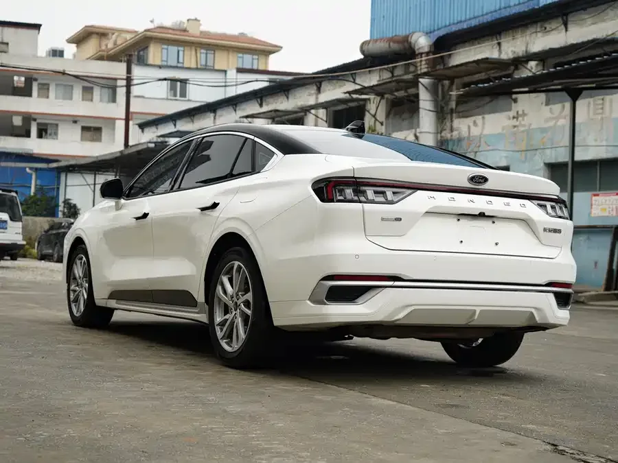 Ford Mondeo 2022 Mondeo EcoBoost 245 Luxury 2022 — миниатюра 4