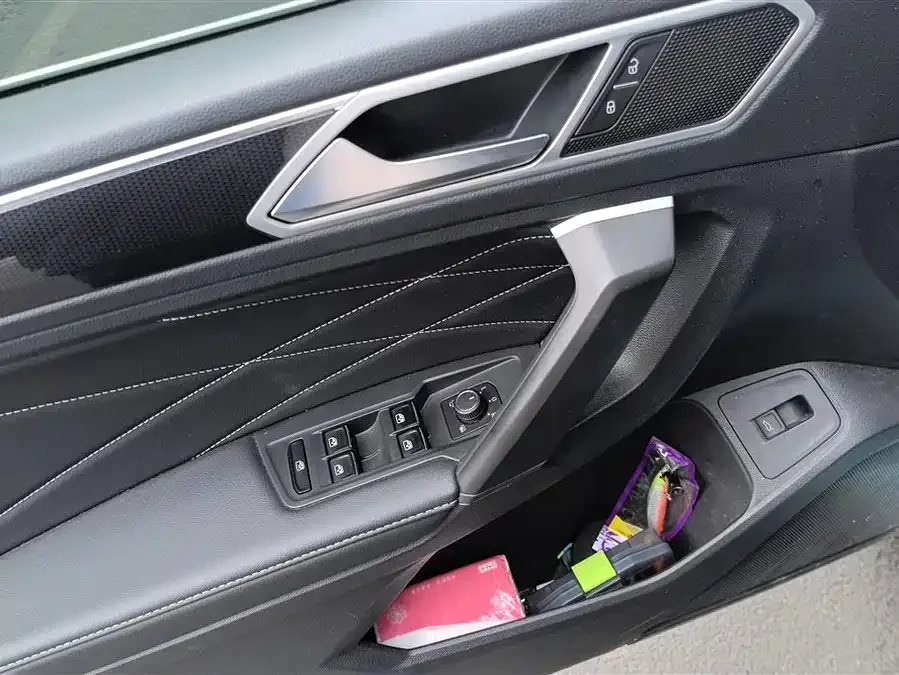 Volkswagen Tiguan L Tiguan L 2023 330TSI Automatic 2WD Smart Edition 2023 — миниатюра 4