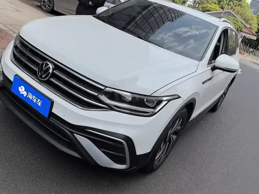 Volkswagen Tiguan L Tiguan L 2023 330TSI Automatic 2WD Smart Edition 2023 — фото 1, купить с доставкой в Москву