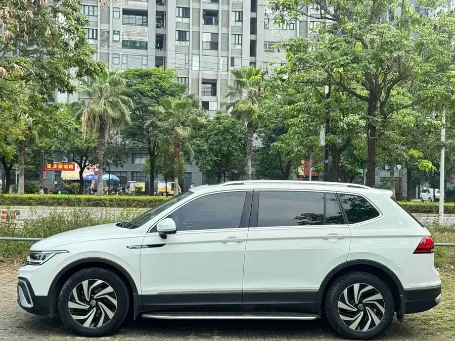 Volkswagen Tiguan L Tiguan L 2023 280TSI Automatic 2WD Trendy Limited Edition 2023 — миниатюра 3