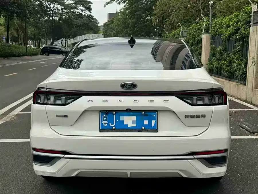 Ford Mondeo 2022 Mondeo EcoBoost 245 Fashion Edition 2023 — миниатюра 2