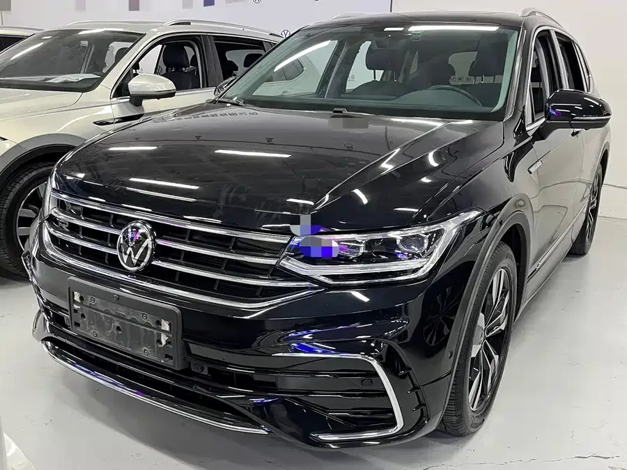 Volkswagen Tiguan L Tiguan L 2022 330TSI Automatic 2WD R-Line Enjoy Edition 2022 — фото 1, купить с доставкой в Москву