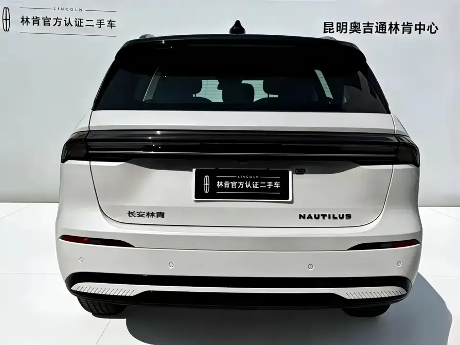 Lincoln Navigator Navigator 2025 2.0T 4WD Grand Hybrid Edition 2025 — миниатюра 2