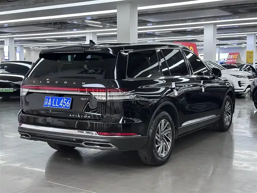 Lincoln Aviator Aviator 2022 3.0T V6 4WD Premium Edition 2022 — миниатюра 4