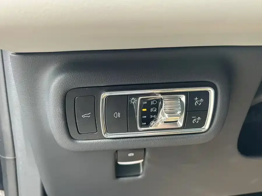 Lincoln Navigator Navigator 2025 Facelift 2.0T AWD Premium Edition 2025 — миниатюра 4