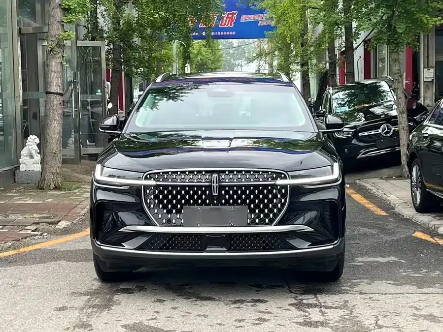 Lincoln Navigator Navigator 2025 Facelift 2.0T AWD Premium Edition 2025 — фото 1, купить с доставкой в Москву
