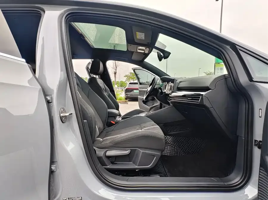 Volkswagen golf Golf 2023 facelift 280TSI DSG R-Line 2023 — миниатюра 5
