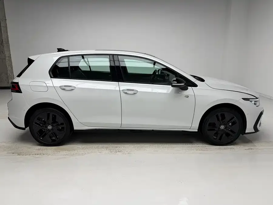 Volkswagen golf Golf 2025 300TSI R-Line 2025 — миниатюра 4