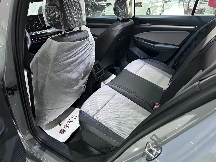 Volkswagen Golf Golf 2025 facelift 300TSI R-Line 2025 — миниатюра 5