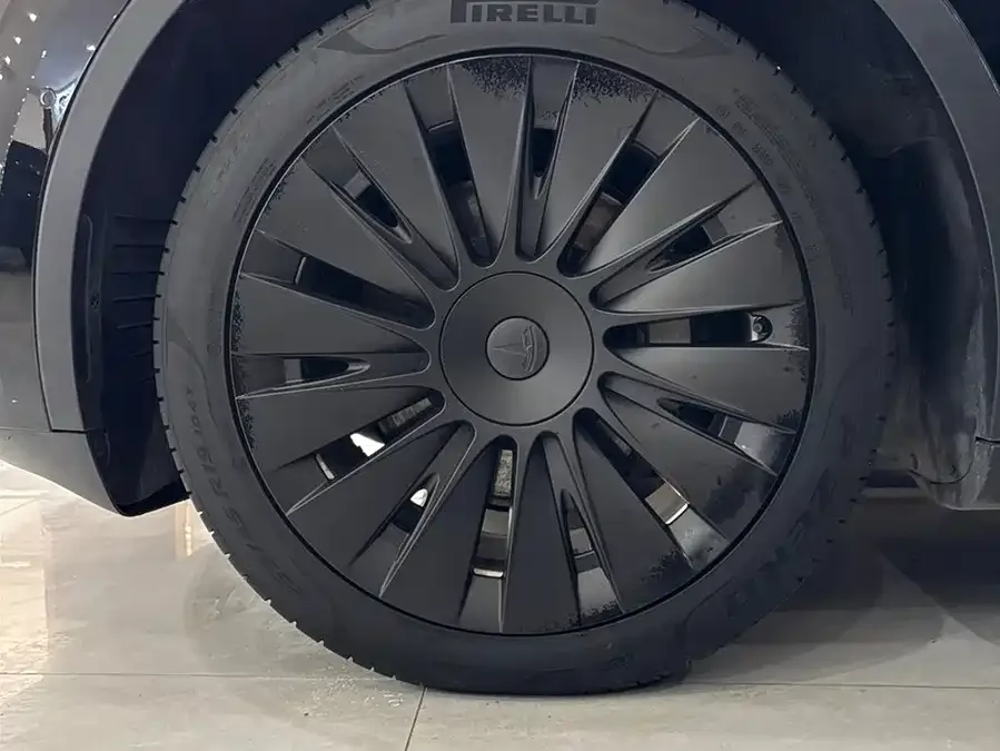 Tesla Model Y Model Y 2022 facelift rear-wheel drive version 2023 — миниатюра 3