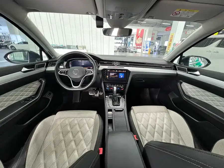Volkswagen Magotan Magotan 2023 2 million commemorative edition 330TSI DSG luxury model 2022 — миниатюра 2
