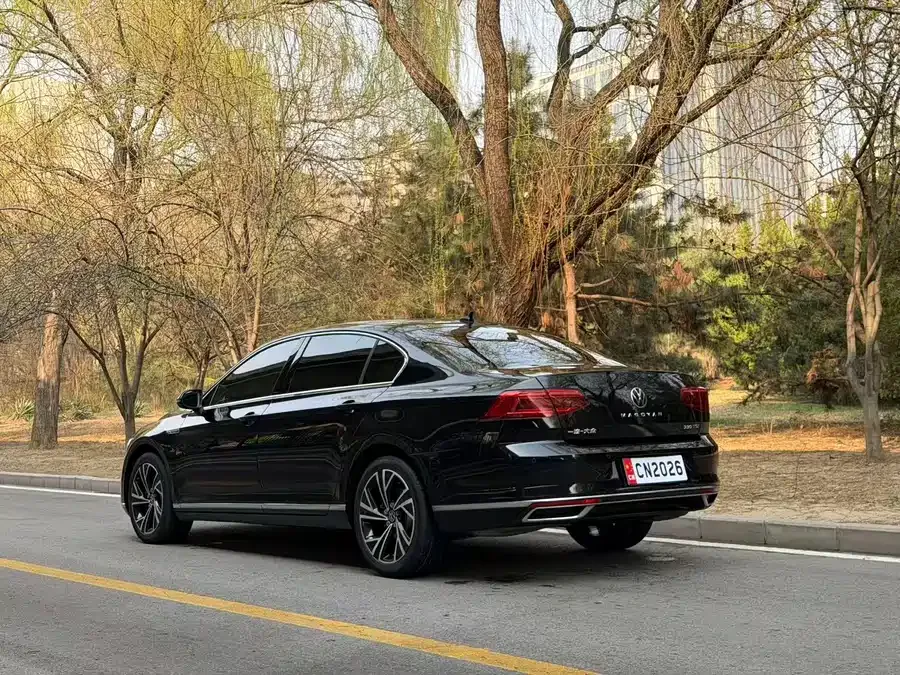 Volkswagen Magotan Magotan 2021 330TSI DSG 30th Anniversary Edition 2022 — миниатюра 2