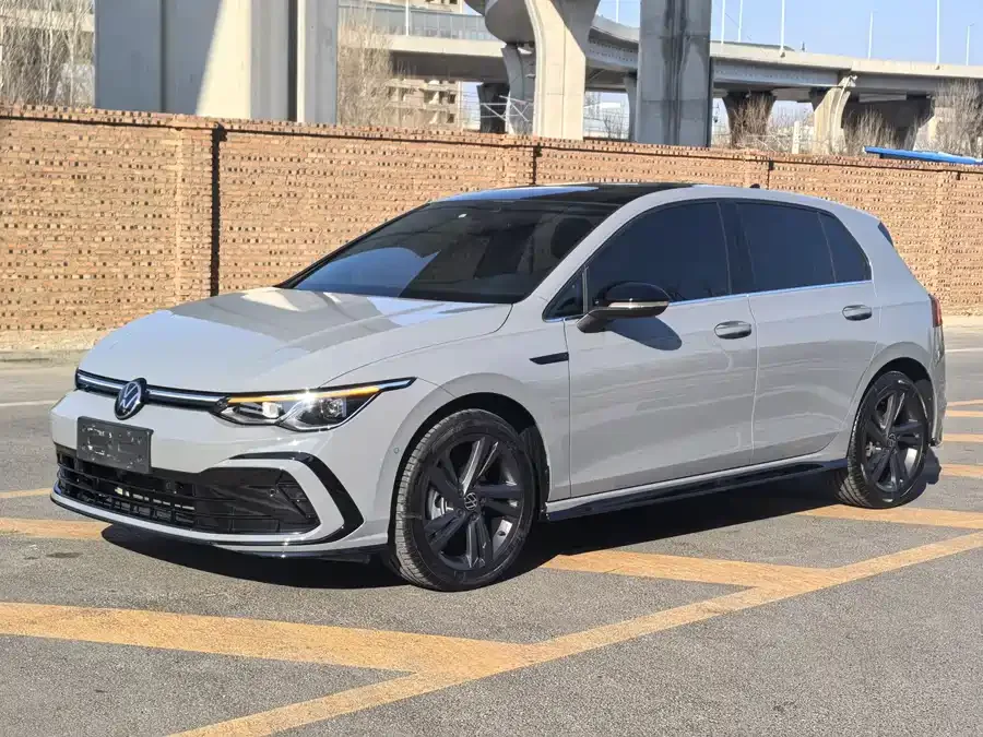 Volkswagen golf Golf 2021 280TSI DSG R-Line 2022 — фото 1, купить с доставкой в Москву