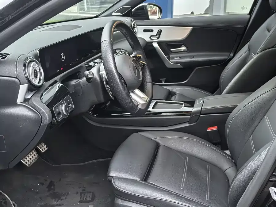 Mercedes-Benz A-Class AMG Mercedes-Benz A-Class AMG 2025 facelift AMG A 35 L 4MATIC 2025 — миниатюра 3