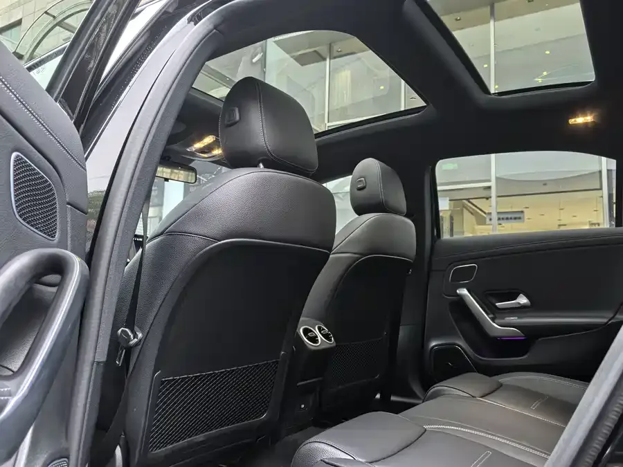 Mercedes-Benz A-Class AMG Mercedes-Benz A-Class AMG 2025 facelift AMG A 35 L 4MATIC 2025 — миниатюра 4