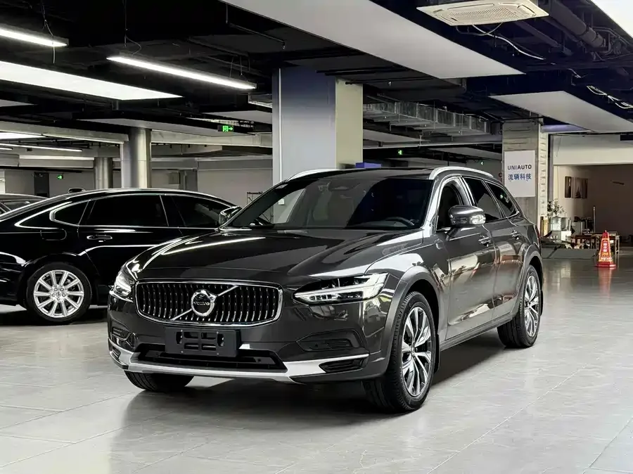 Volvo V90 2024