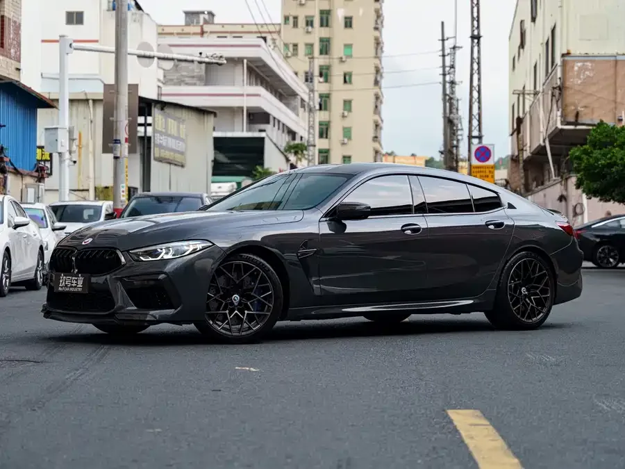 BMW M8 2022