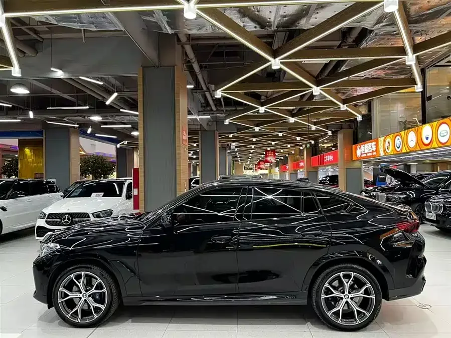 BMW X6 2022 facelift 2 xDrive40i M sports package 2023 — миниатюра 2