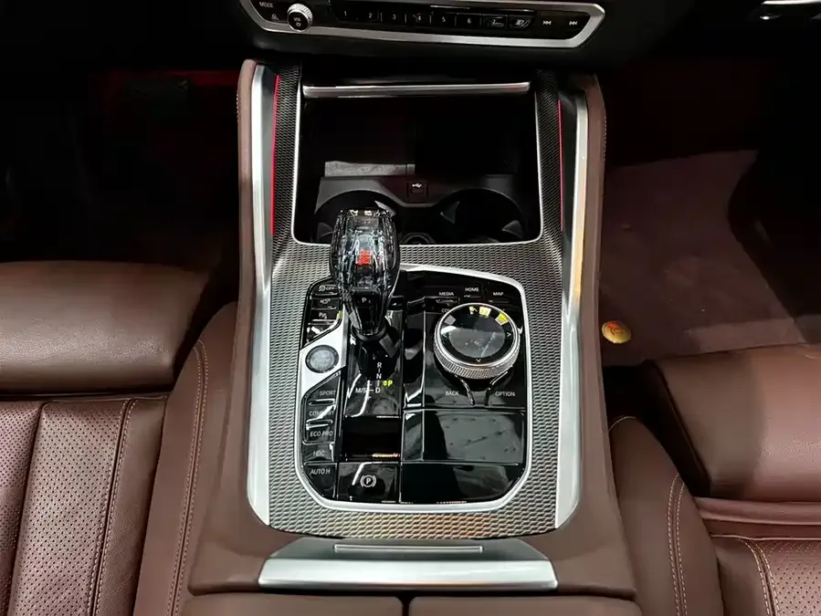 BMW X6 2022 facelift 2 xDrive40i M sports package 2023 — миниатюра 3
