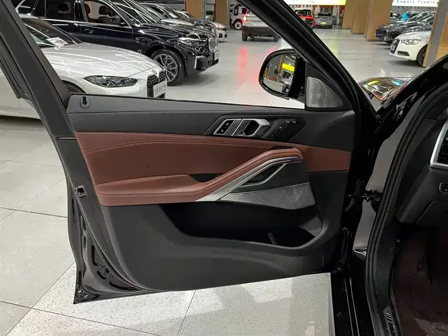 BMW X6 2022 facelift 2 xDrive40i M sports package 2023 — миниатюра 4