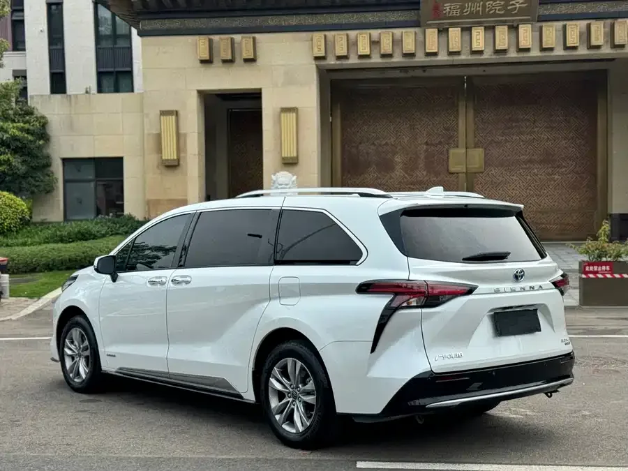 Toyota Sienna SIENNA 2021 2.5L Hybrid Platinum Edition 2023 — миниатюра 5